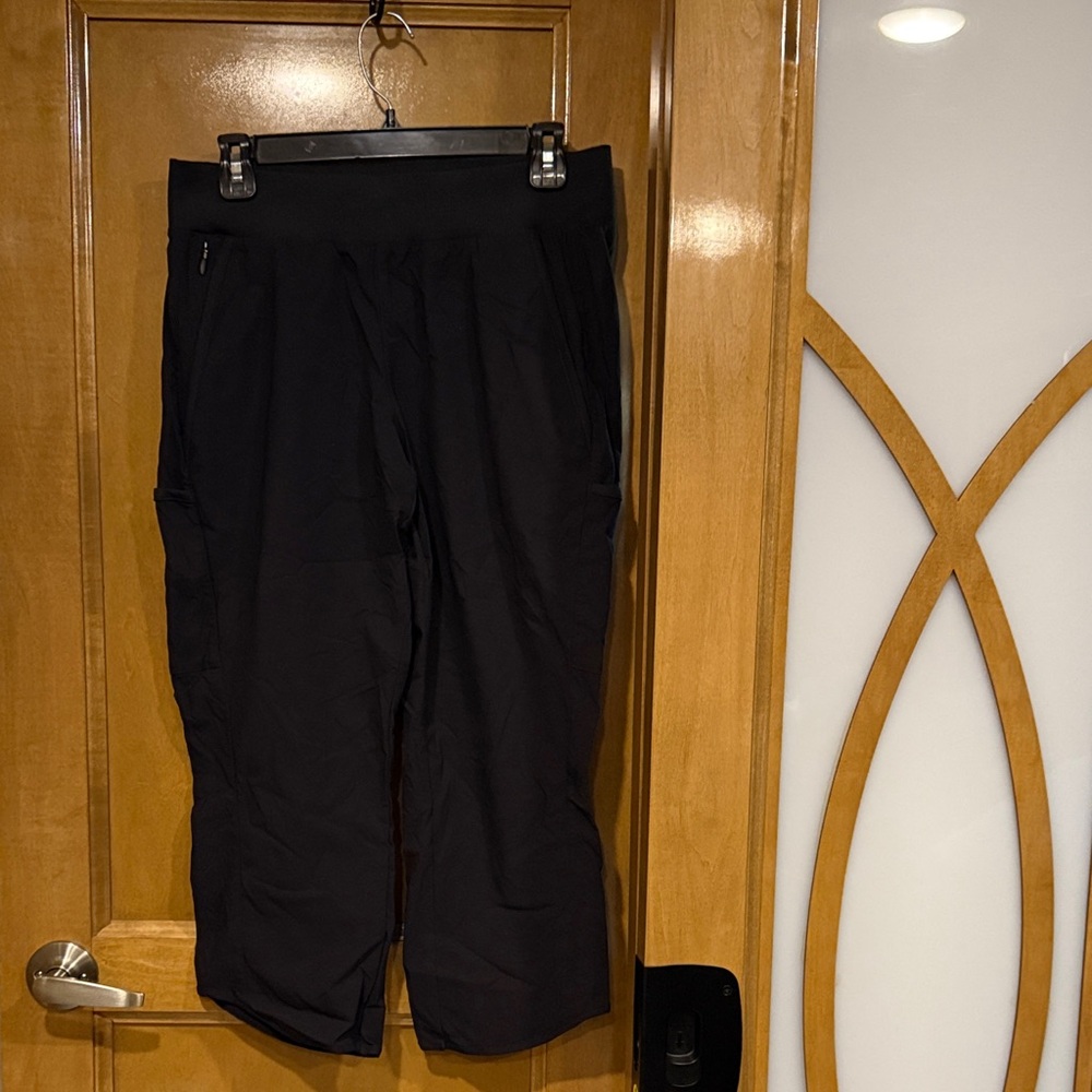Columbia Black Cargo Capri Omnishield.